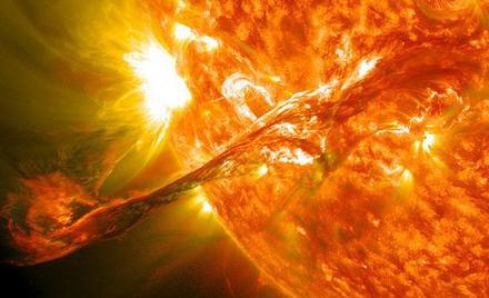 图为2012年8月31日，sdo拍摄下的太阳爆发日珥照片。